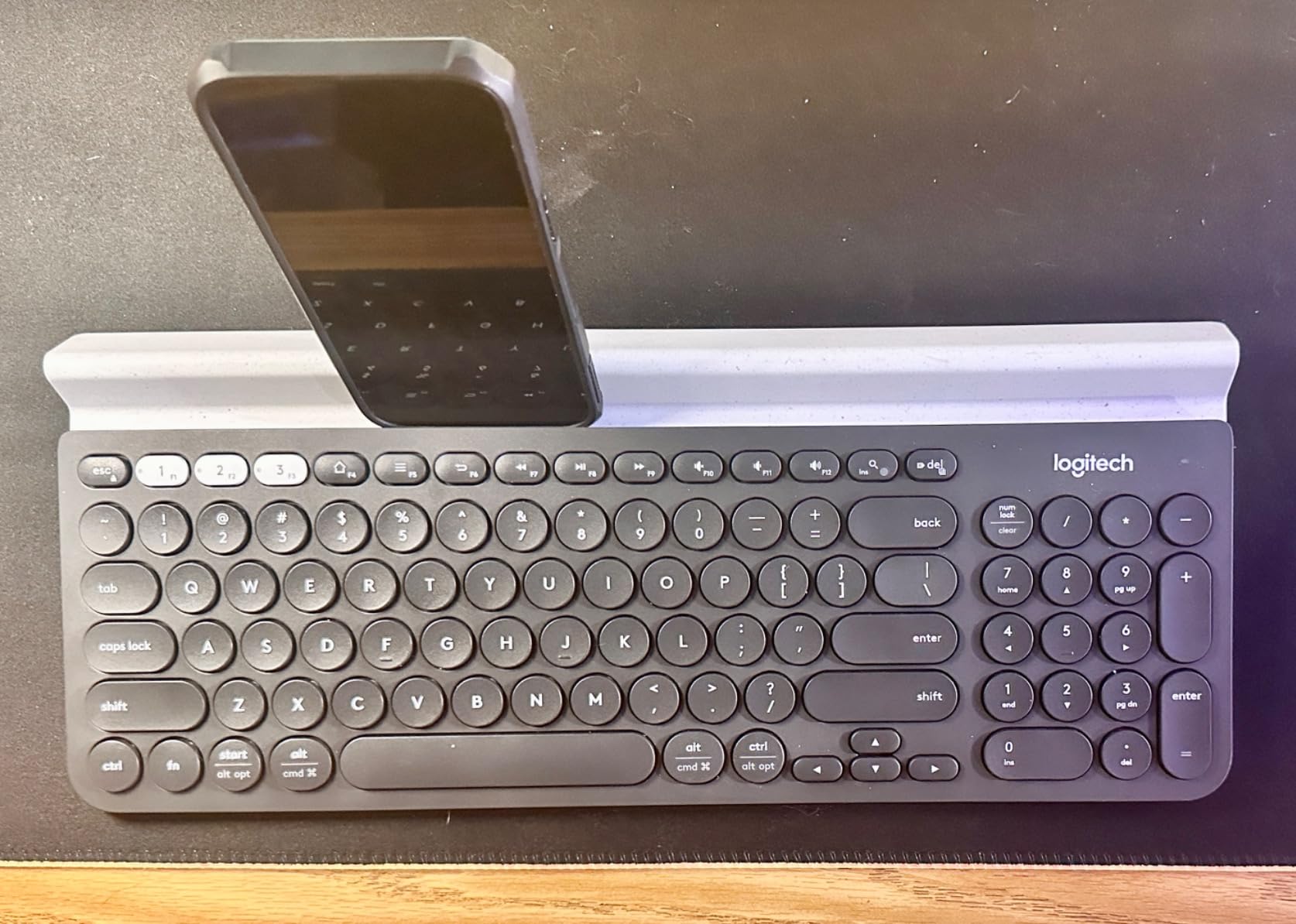 Logitech K780 Multi-Device Wireless Keyboard with Built-in Cradle, Speckles customer photo 1