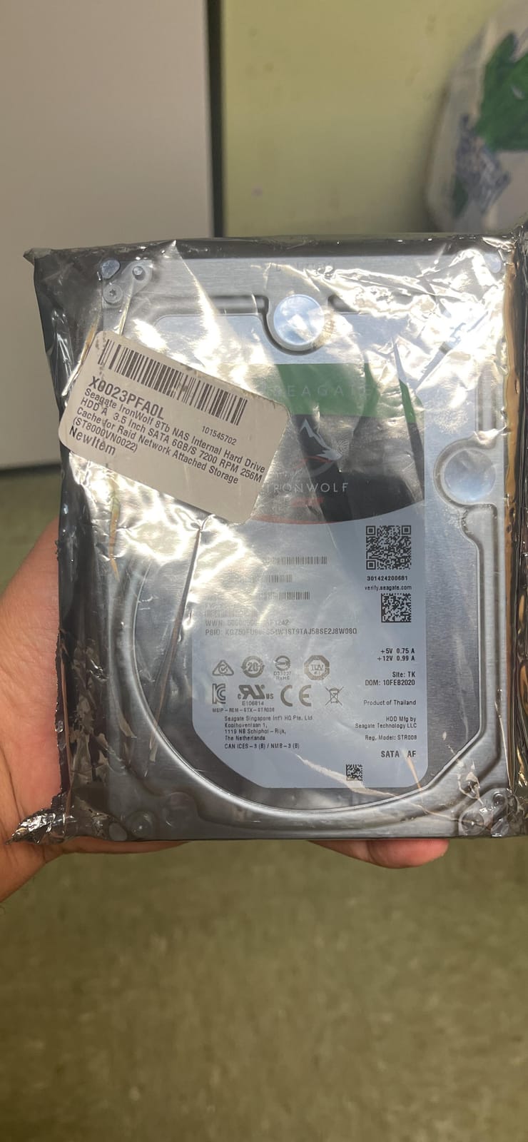 Seagate IronWolf 8Tb NAS Internal Hard Drive HDD – 3.5 Inch SATA 6GB/S 7200 RPM 256MB Cache for Raid Network Attached Storage (ST8000VN0022),Silver customer photo 2