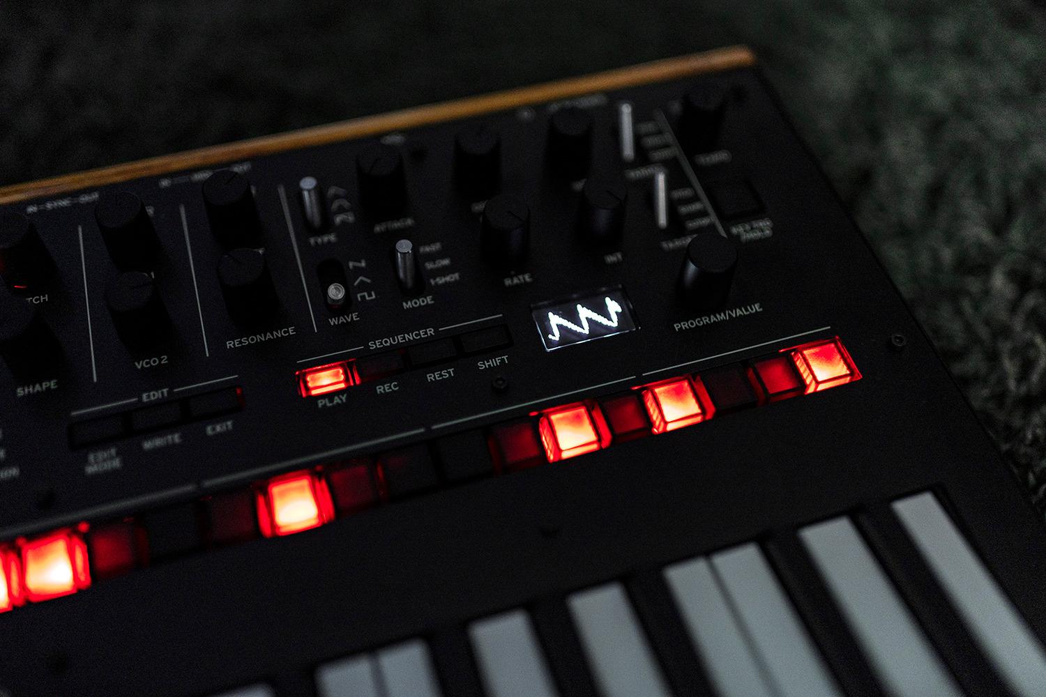 Korg monologue Monophonic Analog Synthesizer w/ 16-step Sequencer - Blue customer photo 2