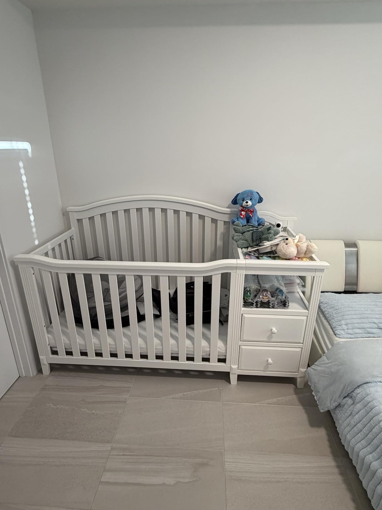 Sorelle Furniture Berkley Crib and Changer with Slat Panel Back Classic -in- Convertible Diaper Changing Table Non-Toxic Finish Wooden Baby Bed Toddler Childs Daybed Full-Size Nursery - Gray customer photo 1