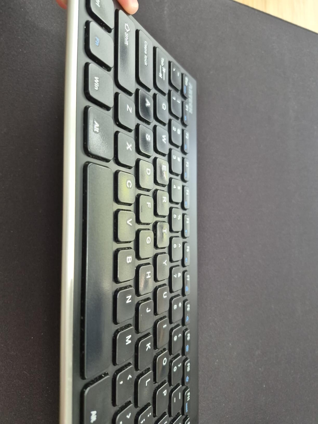 Arteck 2.4G Wireless Keyboard Stainless Steel Ultra Slim Keyboard for Computer/Desktop/PC/Laptop/Surface/Smart TV and Windows 11/10 / 8/7 / Vista/XP Built in Rechargeable Battery customer photo 1