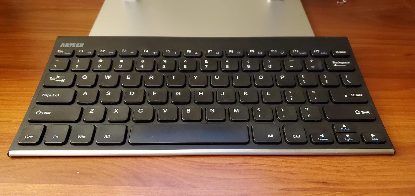 Arteck 2.4G Wireless Keyboard Stainless Steel Ultra Slim Keyboard for Computer/Desktop/PC/Laptop/Surface/Smart TV and Windows 11/10 / 8/7 / Vista/XP Built in Rechargeable Battery customer photo 2