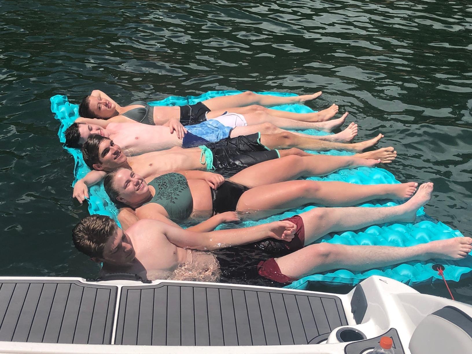 Intex 56841EU Giant Floating Mat customer photo 2