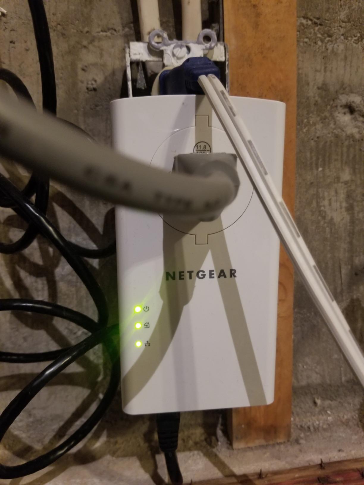 NETGEAR Powerline Ethernet Adapter Kit PLP2000, 2 Pack, 2000 Mbps customer photo 1