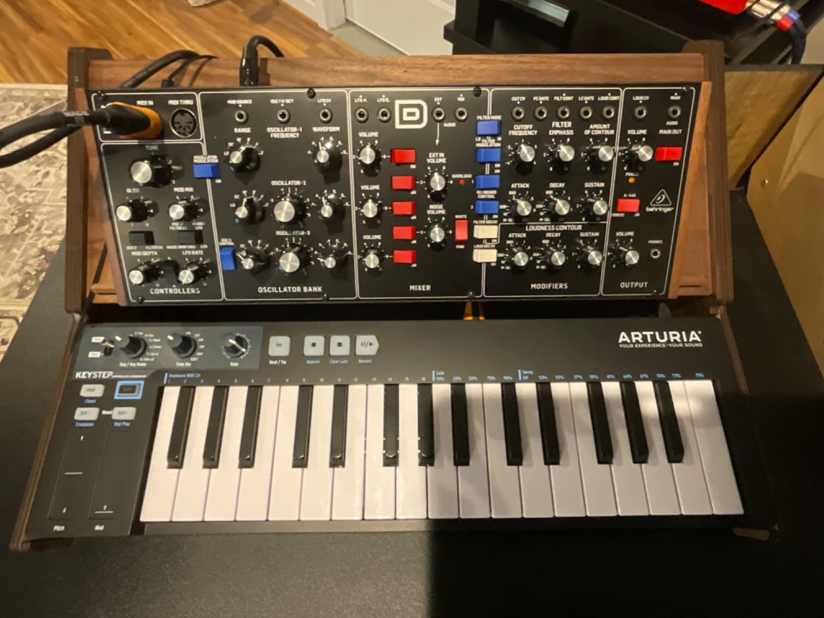 Behringer MODEL D Authentic Analog Synthesizer with 3 VCOs, Ladder Filter, LFO and Eurorack Format customer photo 2