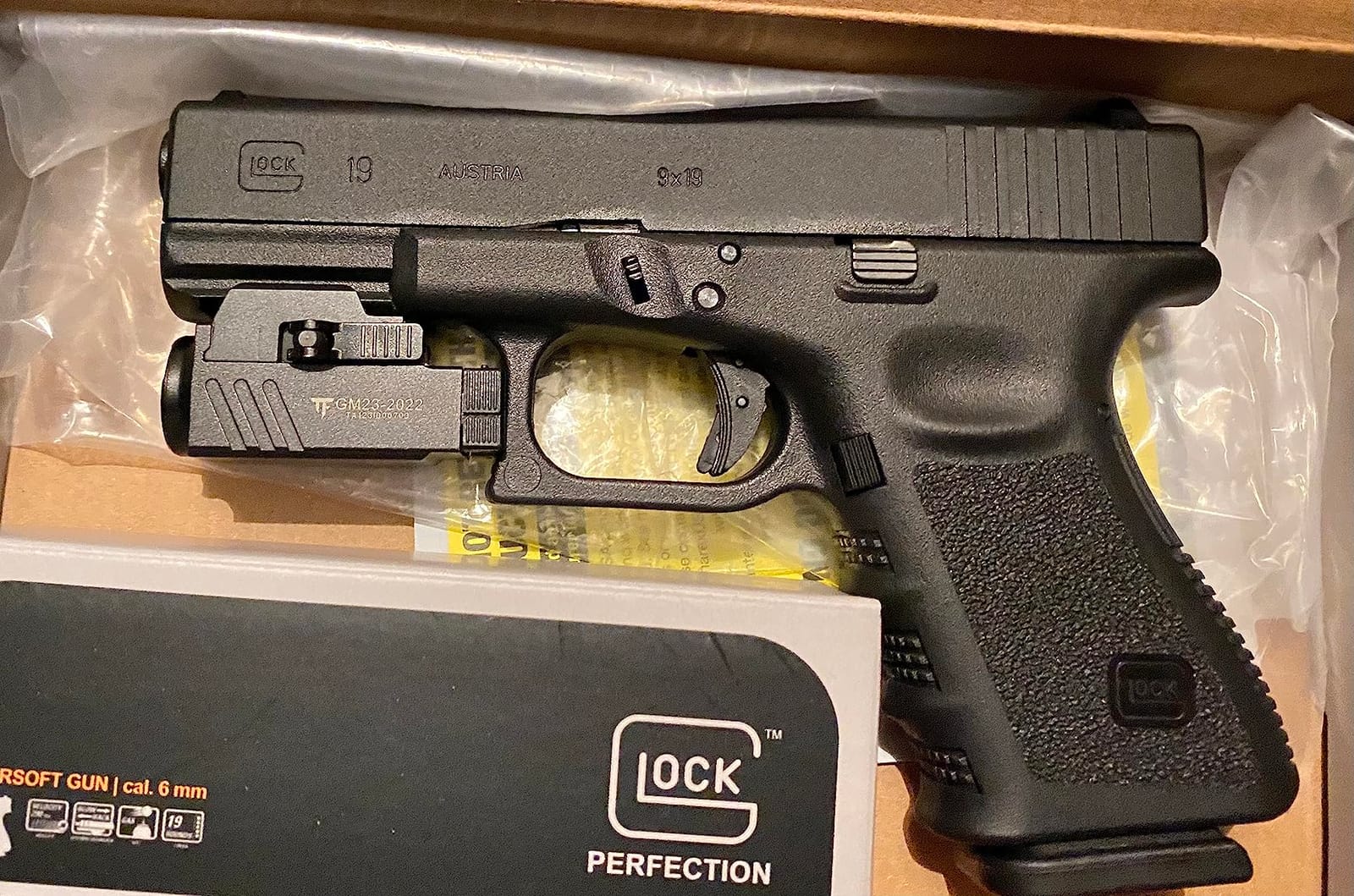 Elite Force Glock 19 Gen3 GBB 6mm BB Pistol Airsoft Gun customer photo 1