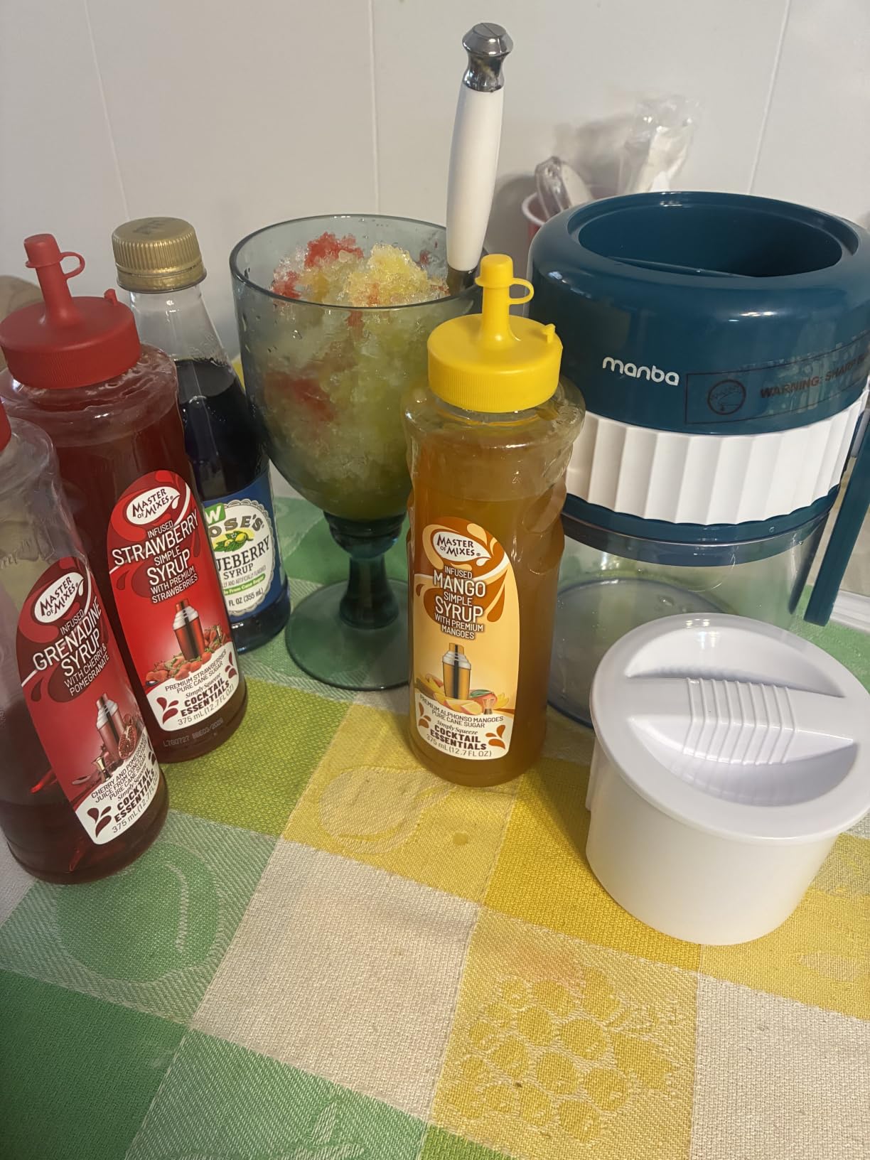 MANBA Manual Snow Cone Machine Maker for Shaved Ice, Snowcones, Slushes customer photo 1