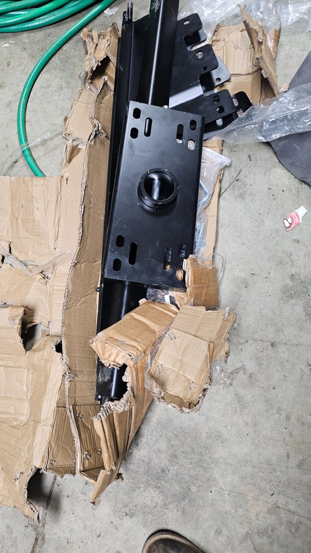 ECOTRIC Underbed Gooseneck Trailer Hitch Compatible with 1999-2010 2500 HD customer photo 1