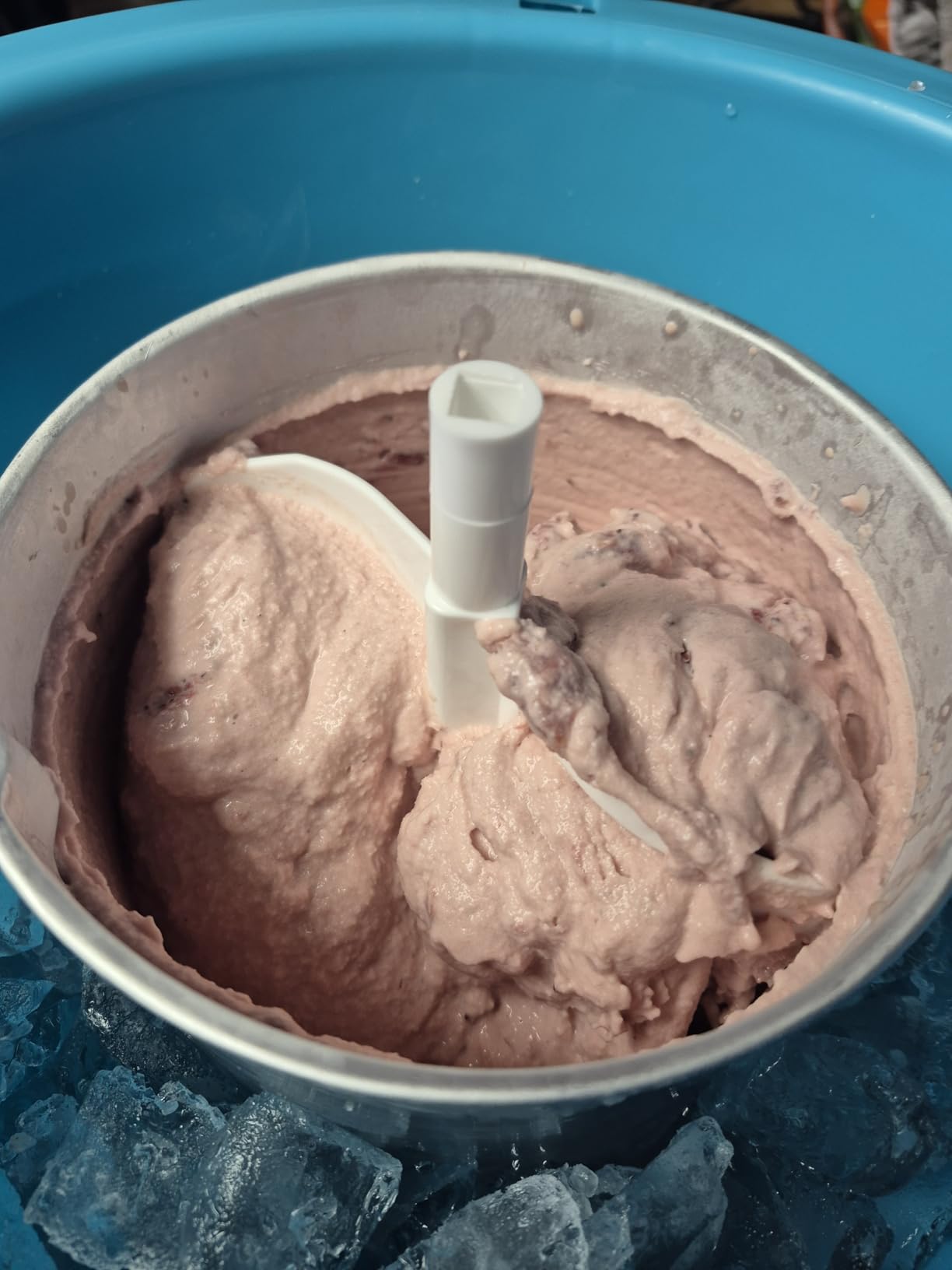 Nostalgia Electric Ice Cream Maker - Old Fashioned Soft Serve Ice Cream Machine Makes Frozen Yogurt or Gelato in Minutes - Fun Kitchen Appliance - Blue - 4 Quart customer photo 2