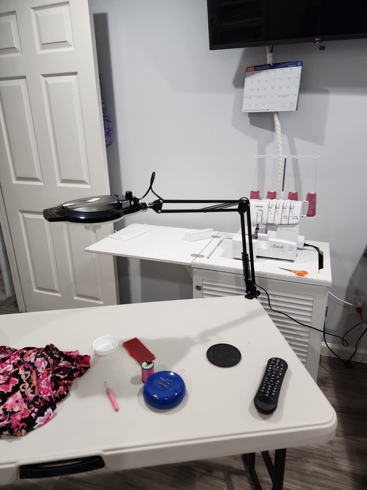 KIRKAS LED Magnifying Lamp with Clamp, 2,200 Lumens Dimmable 28in 12X customer photo 2