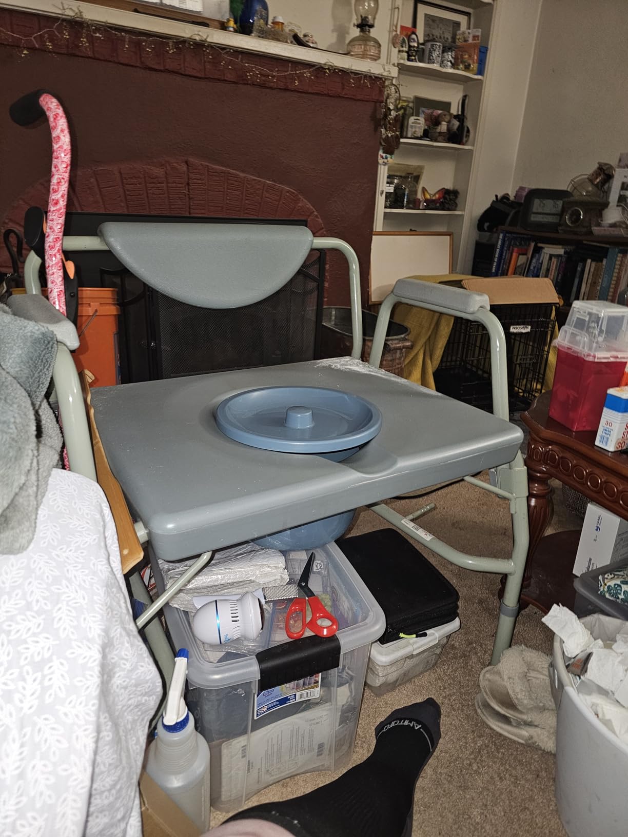 Homecraft Deluxe Bariatric Drop Arm Commode, 1000 lb Weight Capacity, Extra Wide Seat with Adjustable Height, Bedside or Over Toilet Use, Drop Arms for Easy Transfers, Includes Splash Guard & Bucket customer photo 1