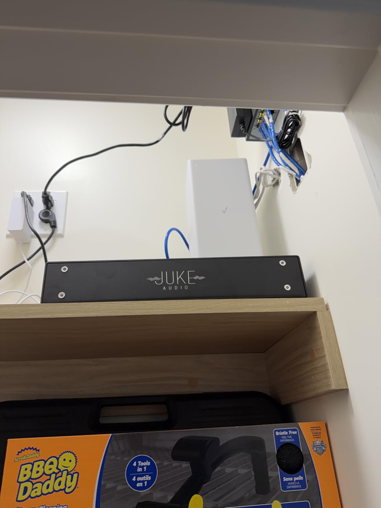 Juke-6 | 6 Zone Audio Amplifier | Wirelessly Controlled Multi-Room Audio System | Compatible with Airplay 2, Spotify Connect, Bluetooth, DLNA customer photo 2