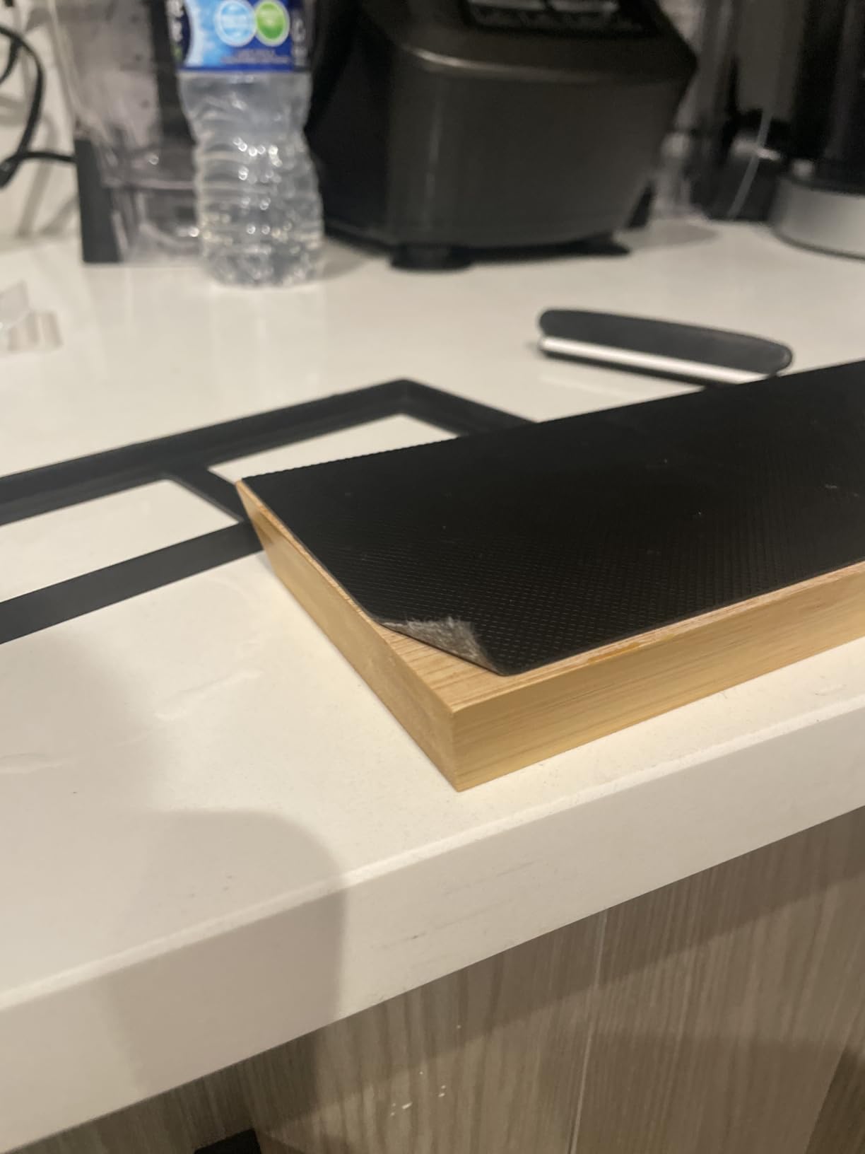 Amazon Basics Whetstone Knife Sharpening Stone, Double-Sided 1000/6000 Grit with Angle Guide, Non-Slip Bamboo Base, Black & Grey customer photo 2