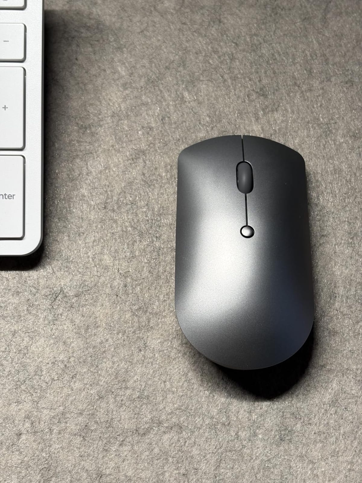 Lenovo 600 Bluetooth Silent Mouse, Blue Optical Sensor, Adjustable DPI, 4 Button, Microsoft Swift Pair, Windows, Chrome, GY50X88832, Gray customer photo 1