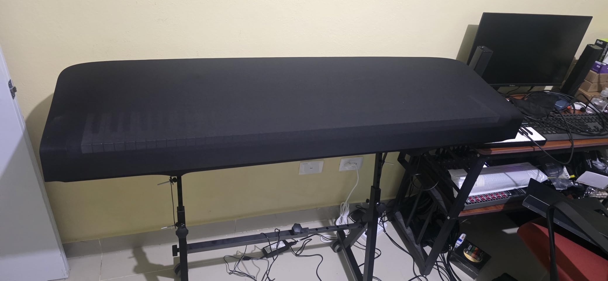 Yamaha DGX-670B 88-Key Weighted Digital Piano, Black customer photo 1
