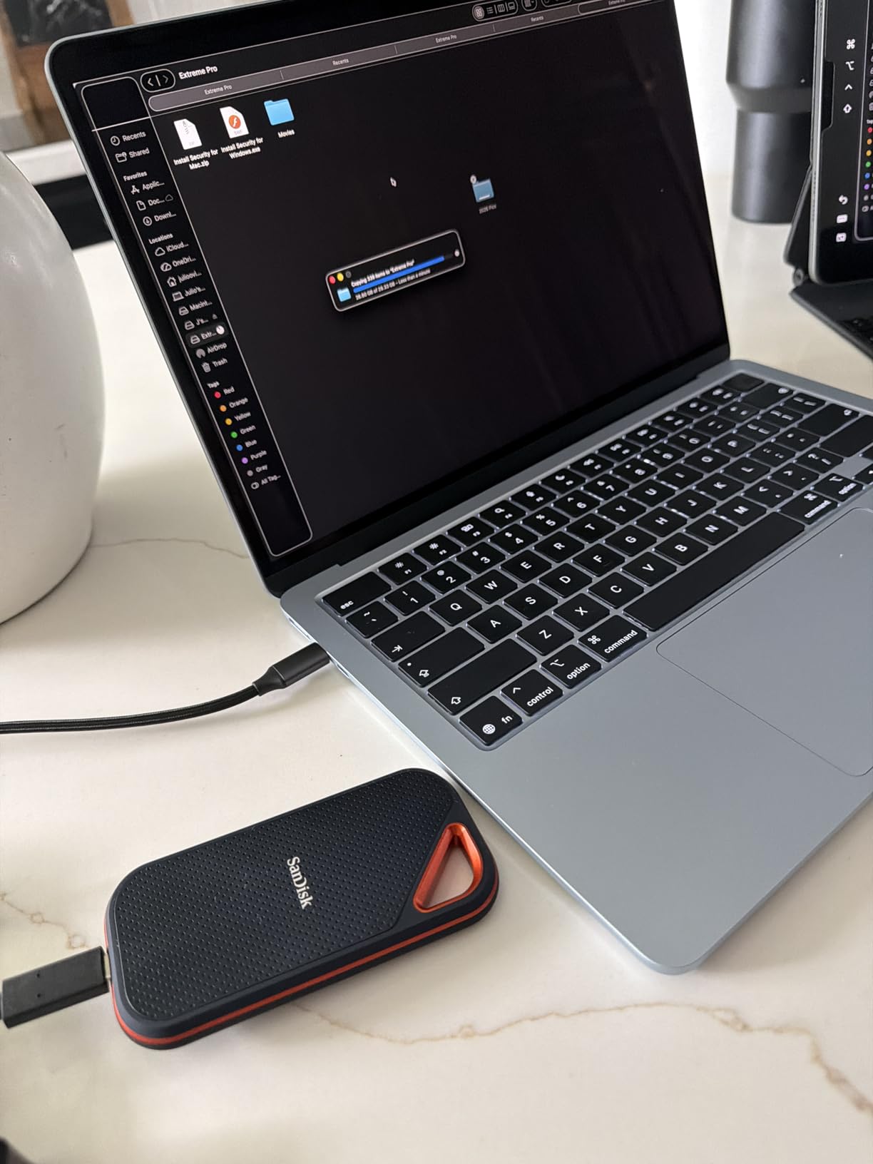 Sandisk 4TB Extreme PRO Portable SSD, Up to 2000MB/s, USB-C, USB 3.2 Gen 2x2, IP65 Water and Dust Resistance, Updated Firmware, External Solid State Drive, Black, SDSSDE81-4T00-G25 customer photo 1