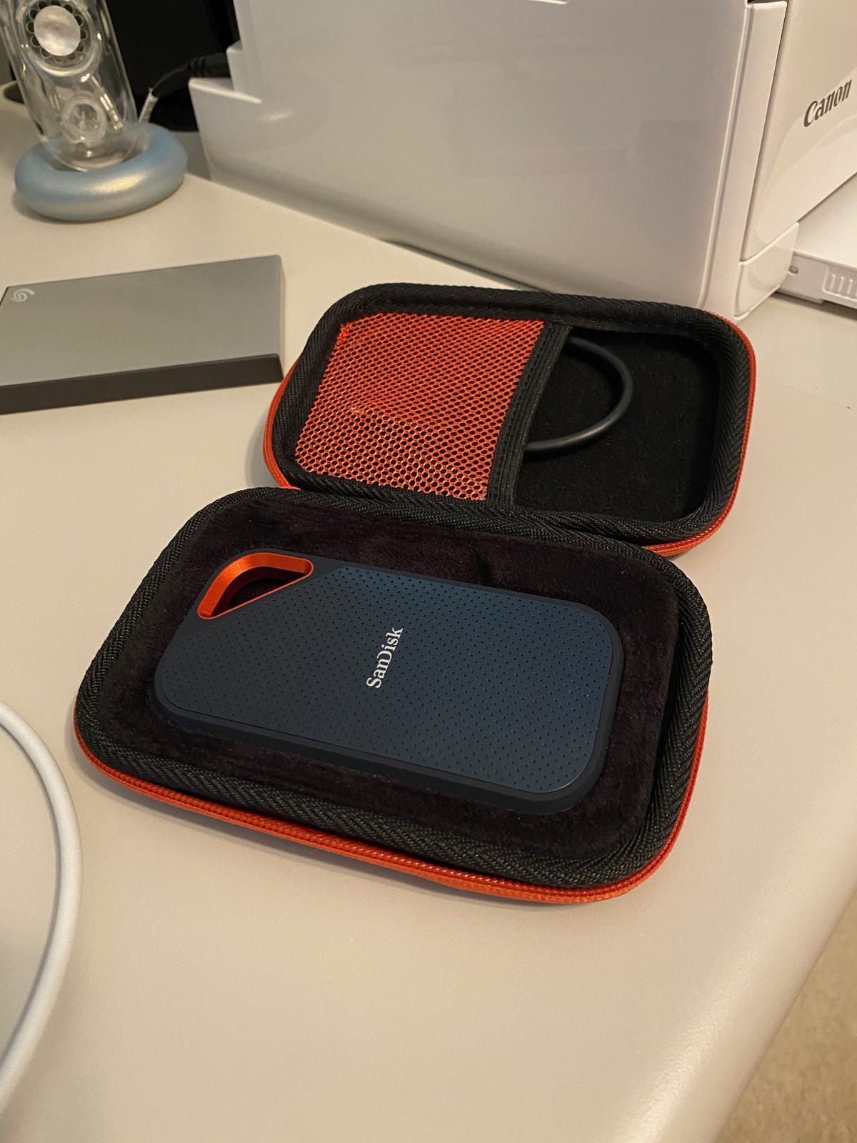 Sandisk 4TB Extreme PRO Portable SSD, Up to 2000MB/s, USB-C, USB 3.2 Gen 2x2, IP65 Water and Dust Resistance, Updated Firmware, External Solid State Drive, Black, SDSSDE81-4T00-G25 customer photo 2