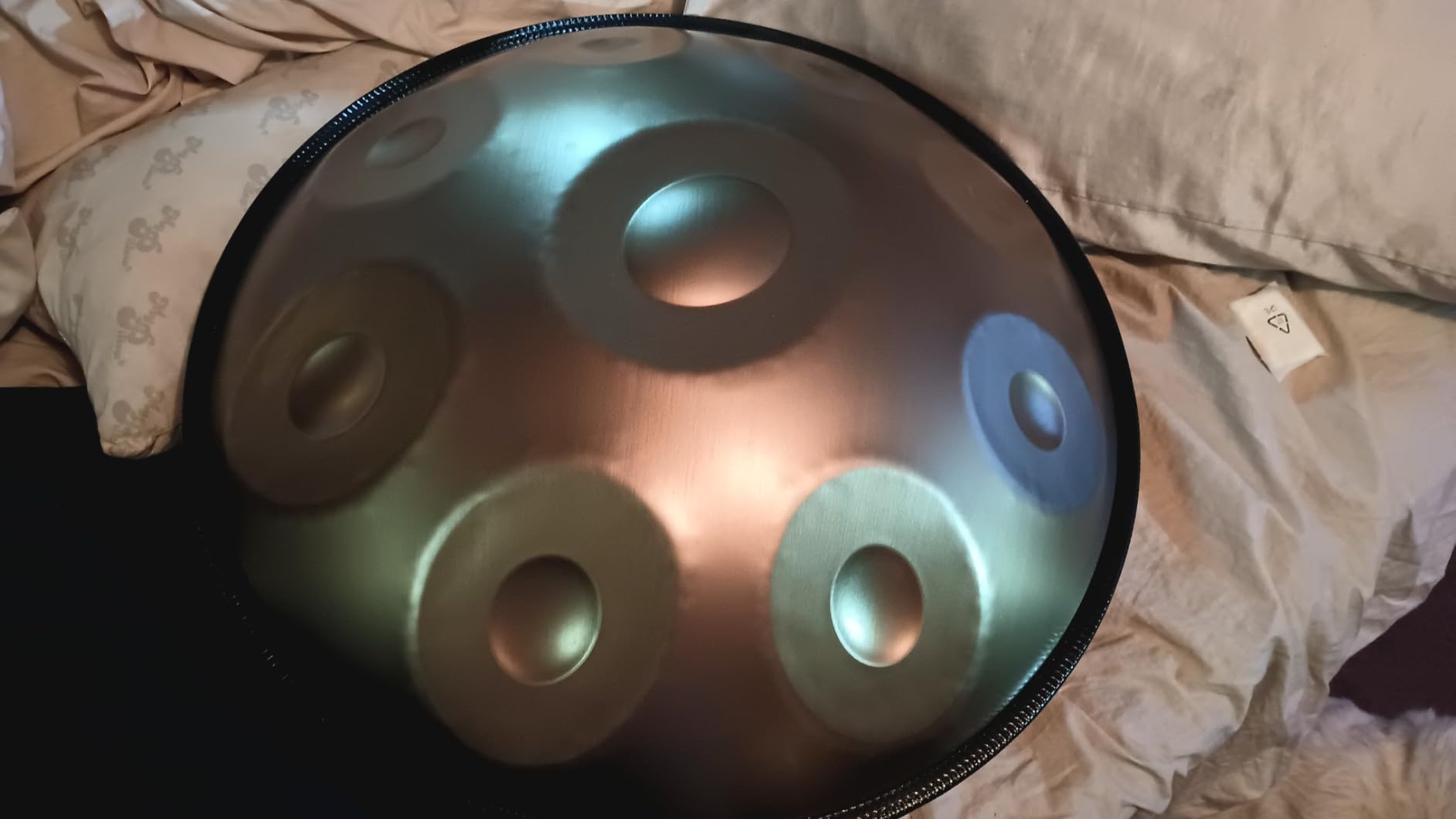 GLADFRESIT Handpan Drum 22inch in D Kurd Minor with handpan stand, handpan case, durable mallets and dust-free cloth (Gold, 440HZ) customer photo 1
