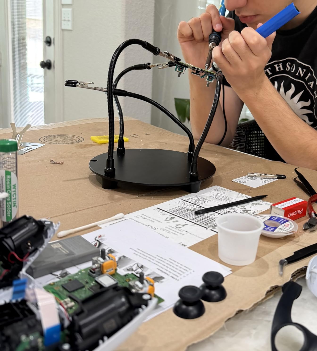 XYK Helping Hands Soldering Station with 3X Magnifying Glass with light, 4 Flexible Helping Hand Arms Magnifier and Third Hand Soldering Tool for Electronic Repair Soldering Jewelry Crafts customer photo 1