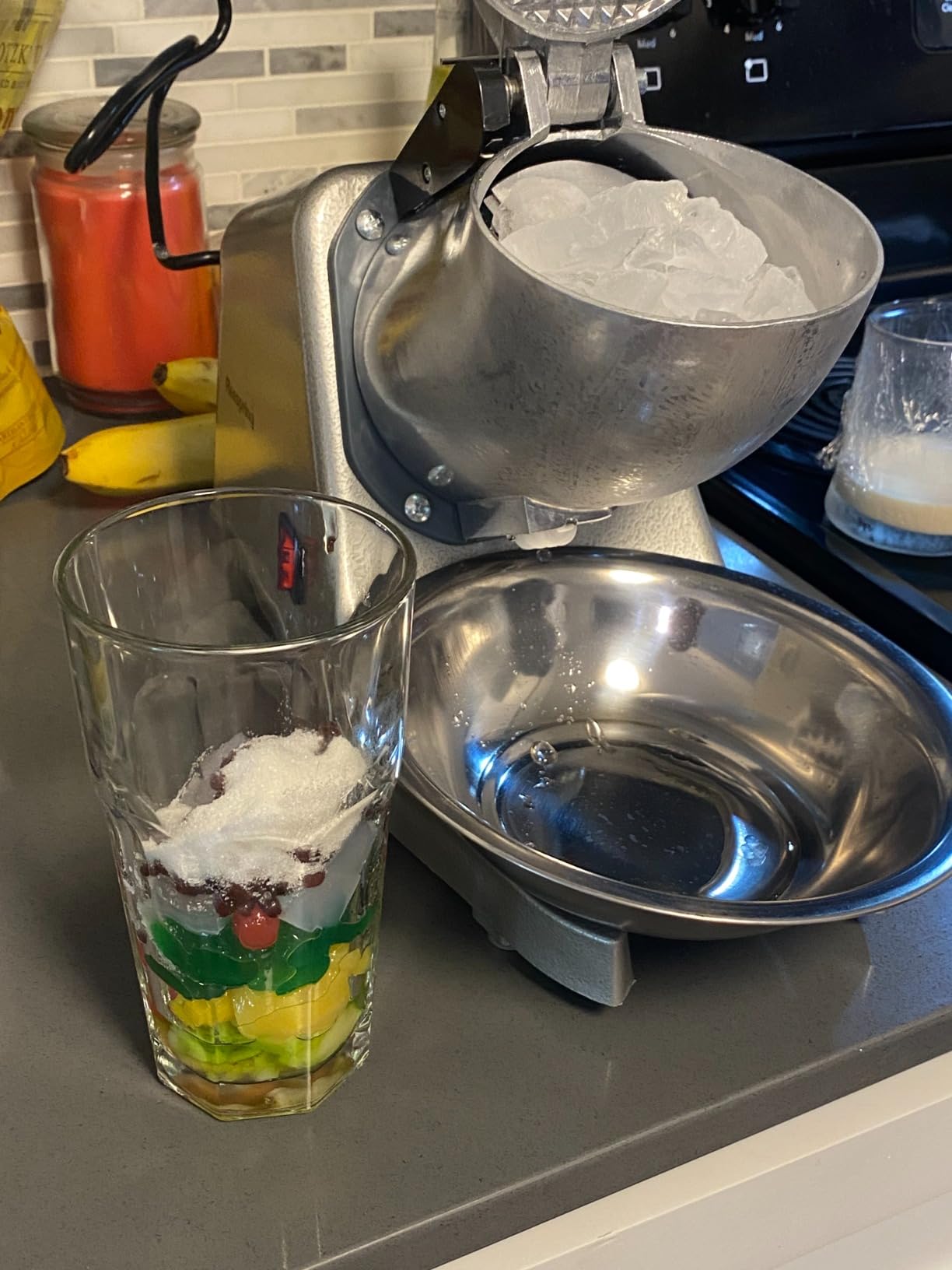 Reespring Snow Cone Machine Shaved Ice Machine Ice Crusher with 4 Blades Kitchen Electric for Shaved Ice and Snow Cone (300W 2000r/min) Comes with a Free Ice Pick,Ice Cube Tray, 6 Syrup dispensers customer photo 1