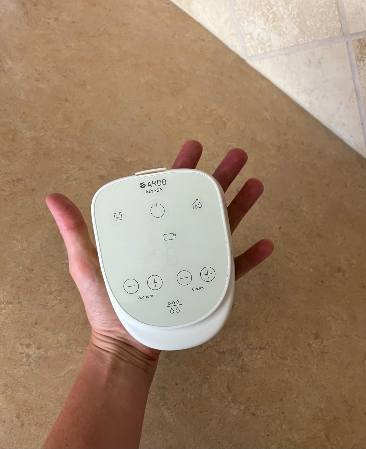 Ardo Alyssa Hospital-Grade Breast Pump for Home, Swiss Made, Rechargeable – Medical Grade Breast Pump with Memory Function, Built in Power Pumping, MyArdo App – Mimics Baby's Natural Feeding Patterns customer photo 1