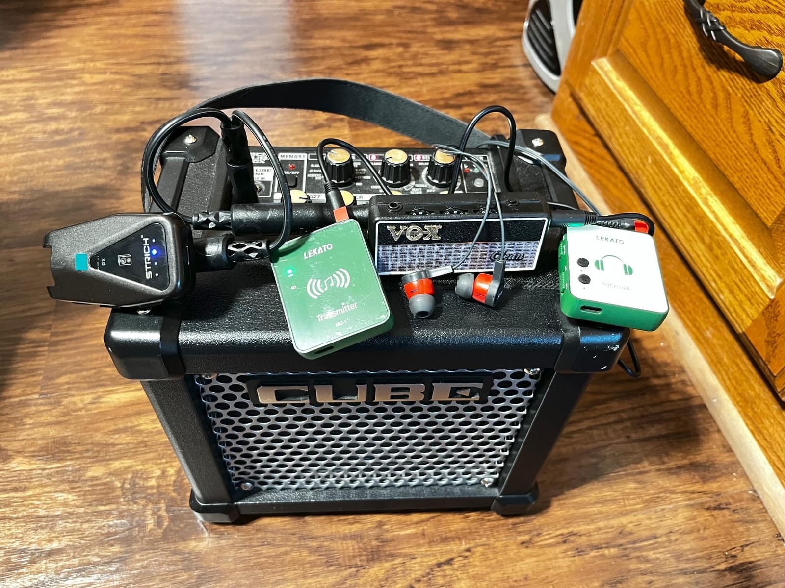 LEKATO Wireless in Ear Monitor System 2.4GHz, Stereo in-Ear Monitoring with Transmitter Receiver Clip-On, One to Many, Auto-Pairing, Wireless IEM for Band Rehearsal,Studio, Church,Small Gigs(MS-1) customer photo 2