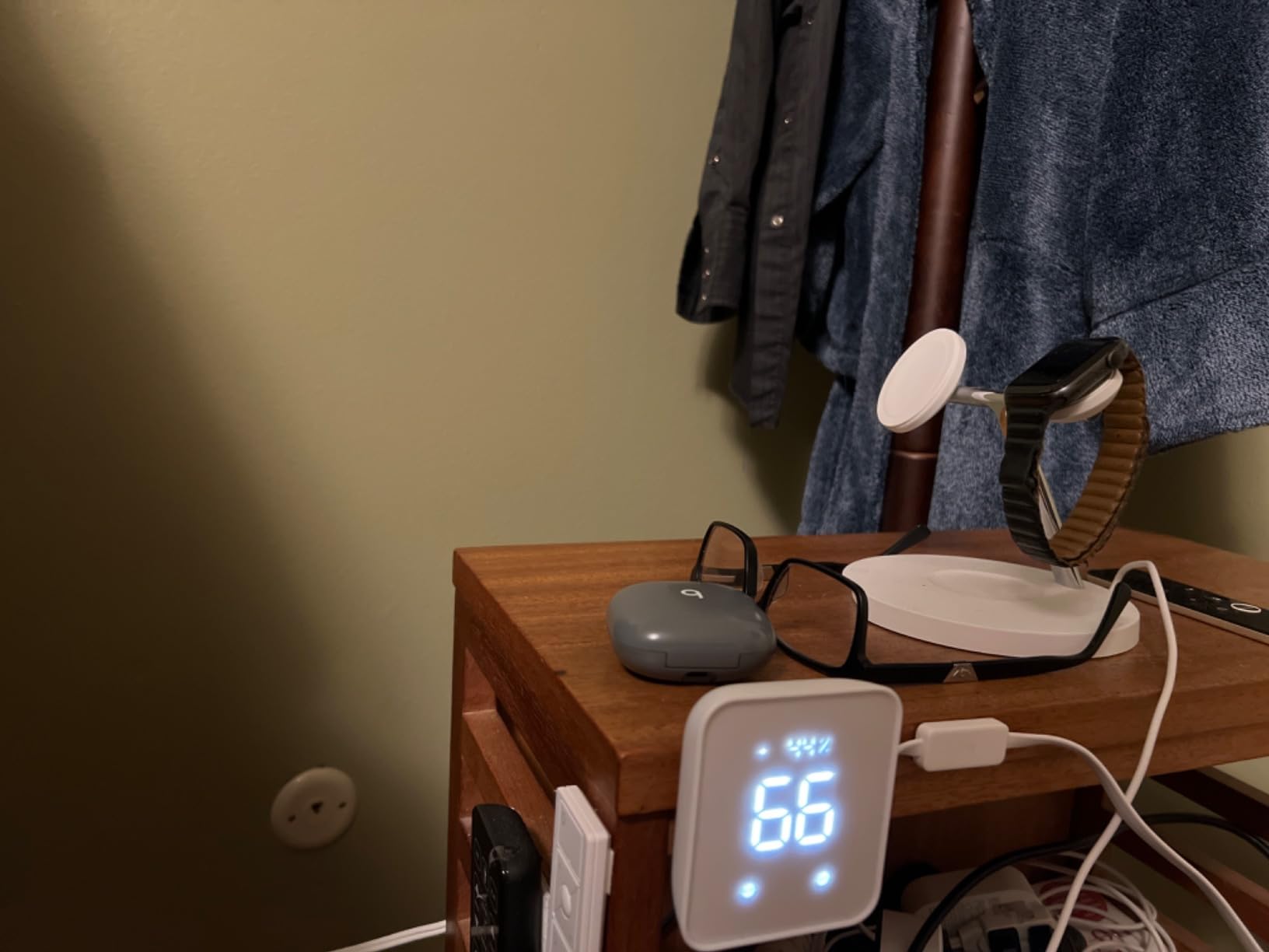 SwitchBot Hub 2 (2nd Gen), Work as a WiFi Thermometer Hygrometer, IR Remote Control, Smart Remote and Light Sensor, Link SwitchBot to Wi-Fi (Support 2.4GHz), Alexa, Google Home, Apple Home Compatible customer photo 1