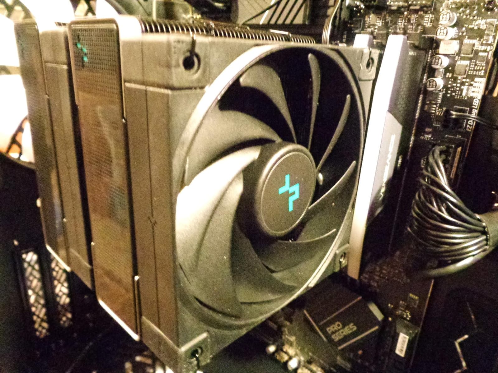 CORSAIR Vengeance RGB DDR5 RAM 32GB (2x16GB) Up to 6000MHz CL30-36-36-76 1.40V AMD EXPO Intel XMP Desktop Computer Memory - Gray (CMH32GX5M2B6000Z30K) customer photo 2