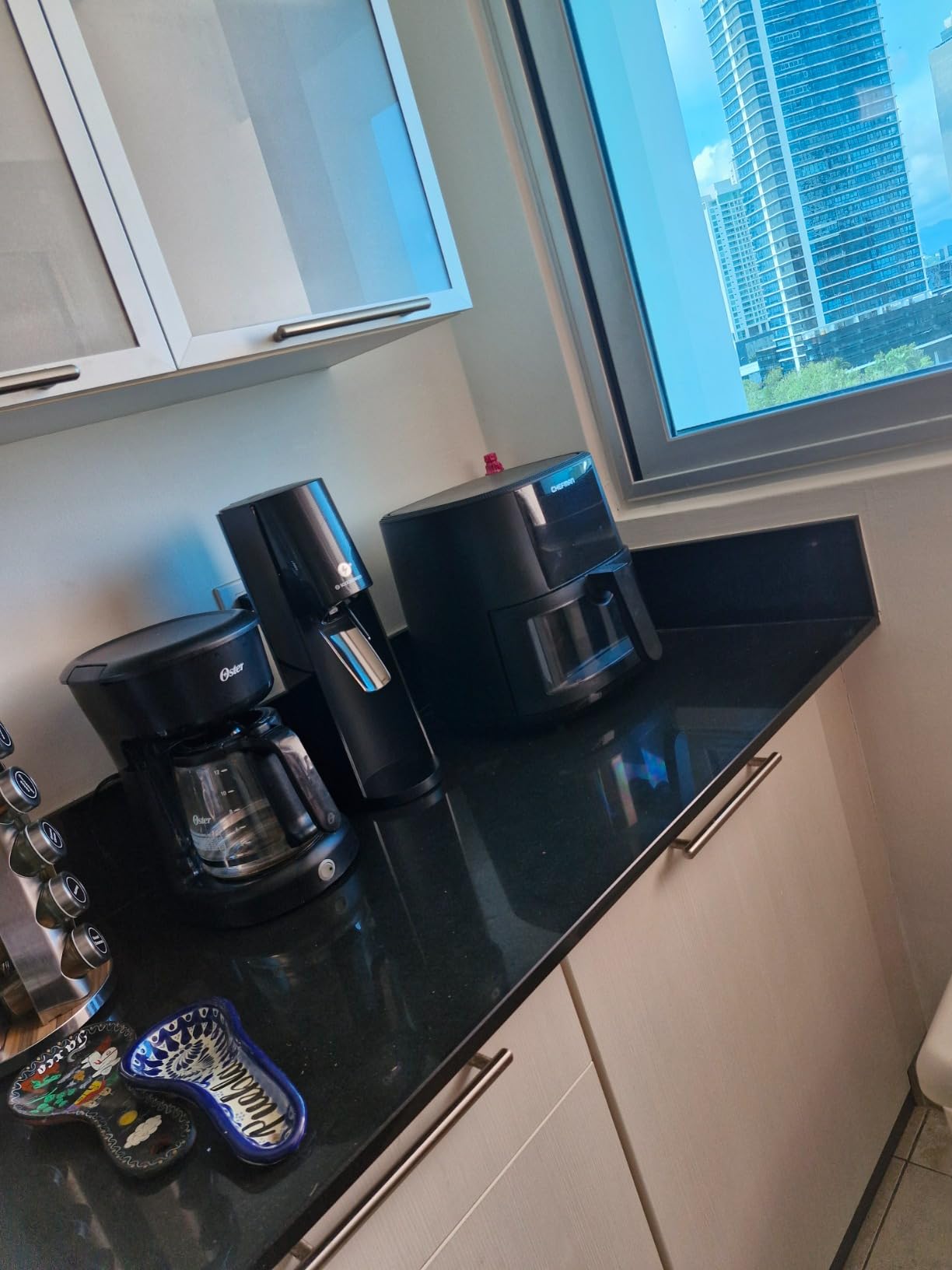 SodaStream - E-TERRA Soda Maker | VALUE BUNDLE | 3 Automatic Carbonation Levels | Includes 2x CO2 Cylinders, 3x 32 Fl Oz Dishwasher Safe Bottles, 2x Bubly Fruit Flavor Drops, 1x Power Adapter | Black customer photo 1