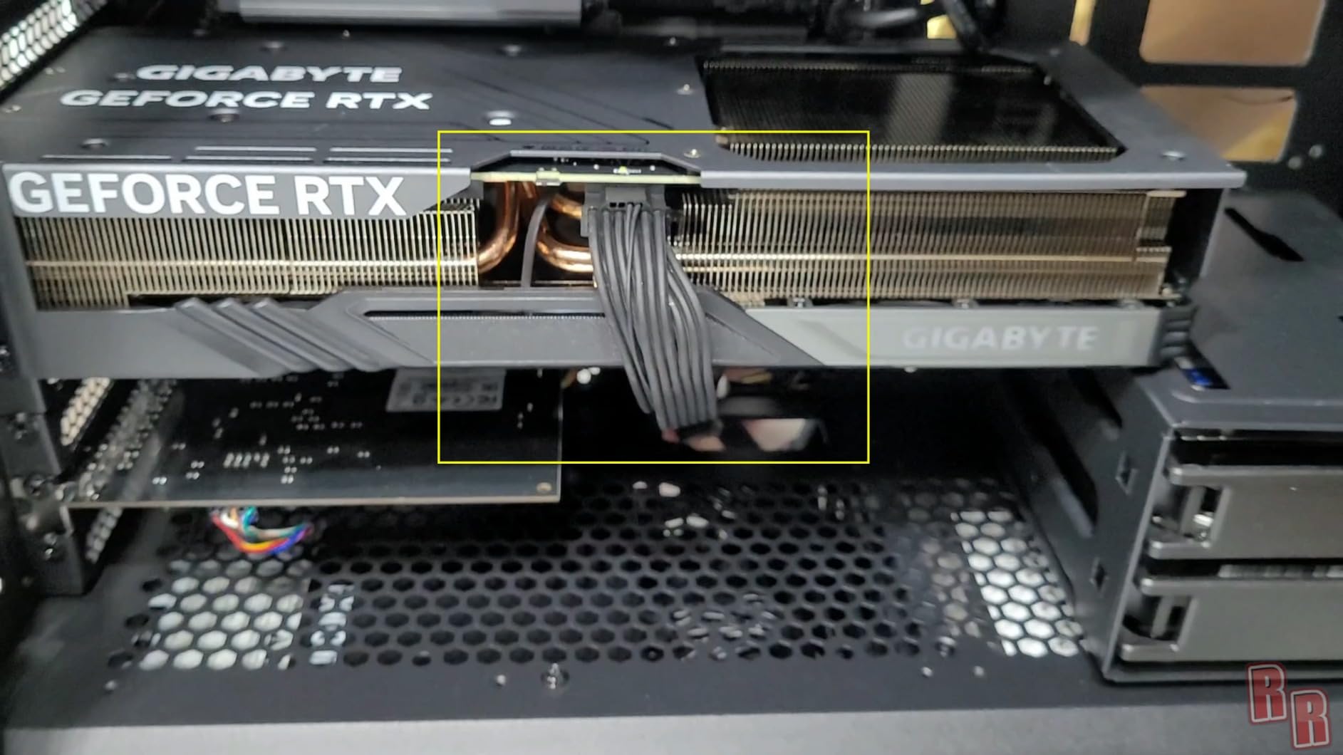 CORSAIR HX1000i ATX 3.1 PCIe 5.1 1000W Power Supply – Black customer photo 2