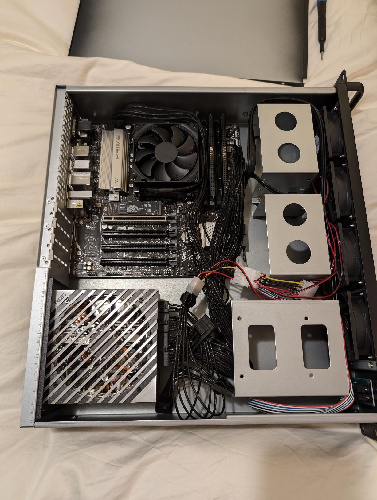 ASUS ROG Loki SFX-L 750W Platinum (Fully Modular Power Supply, 80+ Platinum, Lambda A Certified, 120mm PWM ARGB Fan, Aura Sync, ATX 3.0 Compatible, PCIe 5.0 Ready, 10 Year Warranty) customer photo 2