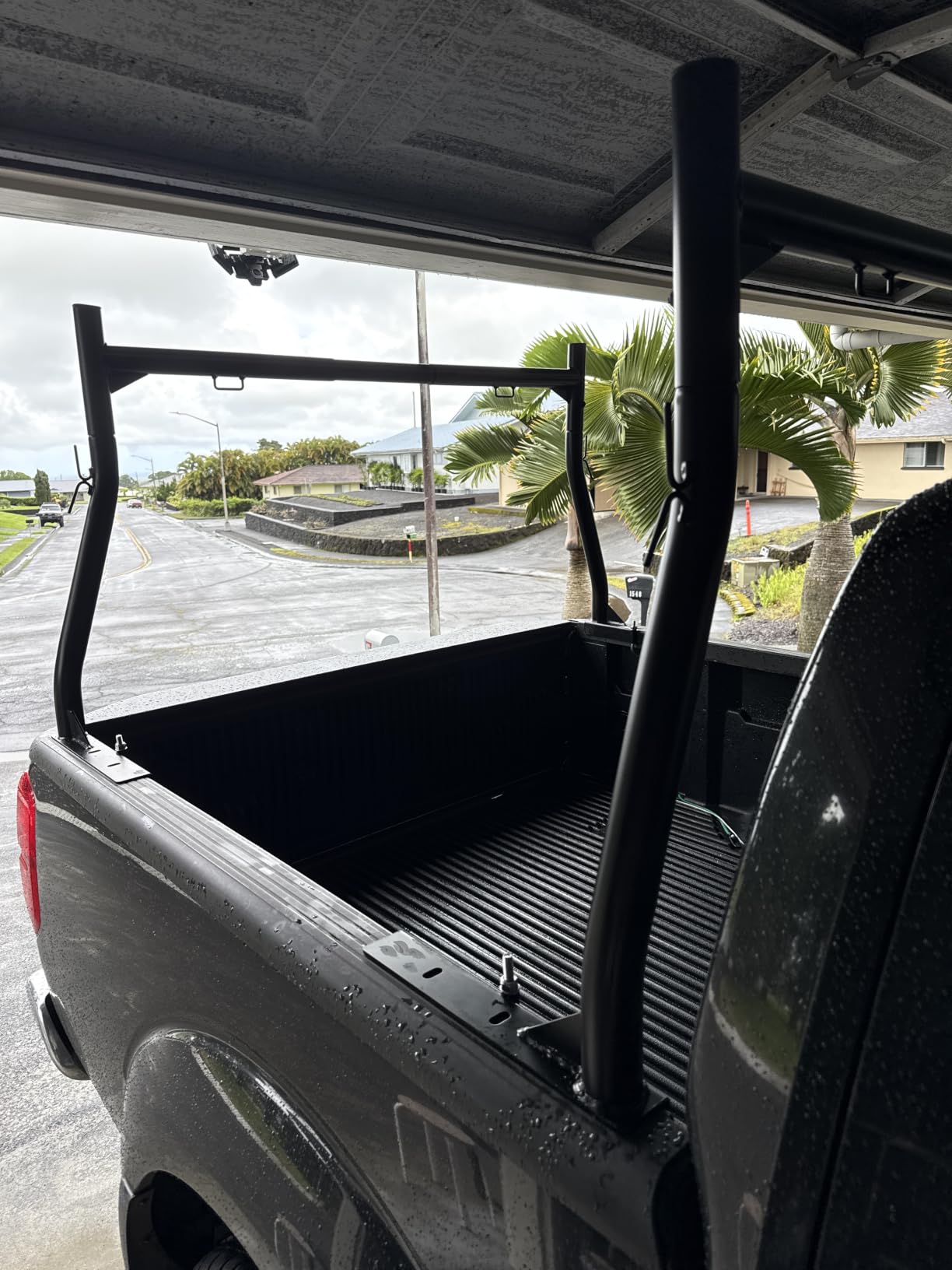 VEVOR Extendable Steel Truck Ladder Rack - 800 lbs Capacity, 46-71 inch, Non-Drilling for Kayak, Surfboard, Lumber, Ladder customer photo 2