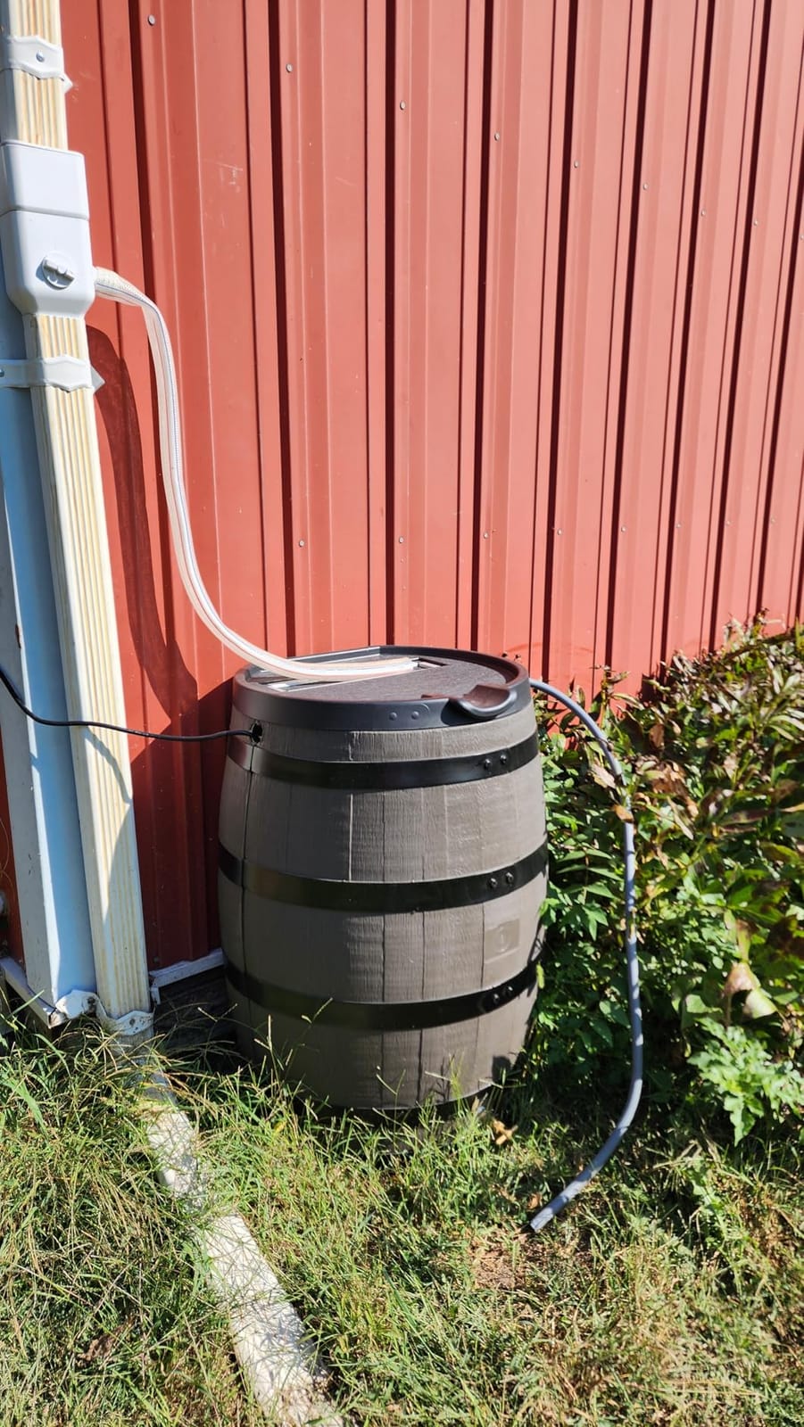 RTS Home Accents Premium 55-Gallon Rain Barrel with Removable Lid, Flat Back Rain Water Collection Barrel, Woodgrain with Black Stripes customer photo 2
