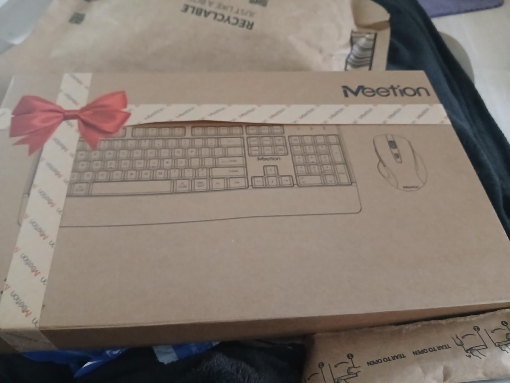MEETION Wireless Keyboard and Mouse Combo, Full-Size with Wrist Rest, Pink customer photo 2