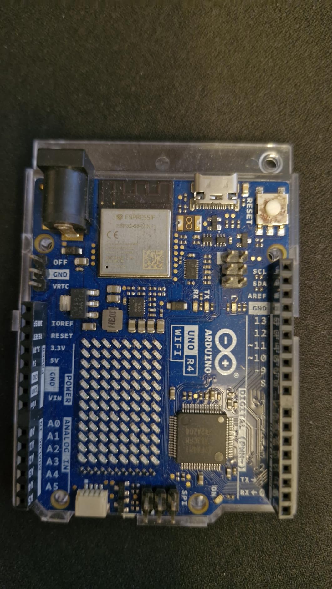 Arduino UNO R4 WiFi [ABX00087] - Renesas RA4M1 + ESP32-S3, Wi-Fi, Bluetooth, USB-C, CAN, 12-bit DAC, OP AMP, Qwiic Connector, 12x8 LED Matrix for Advanced IoT & Embedded Projects customer photo 1
