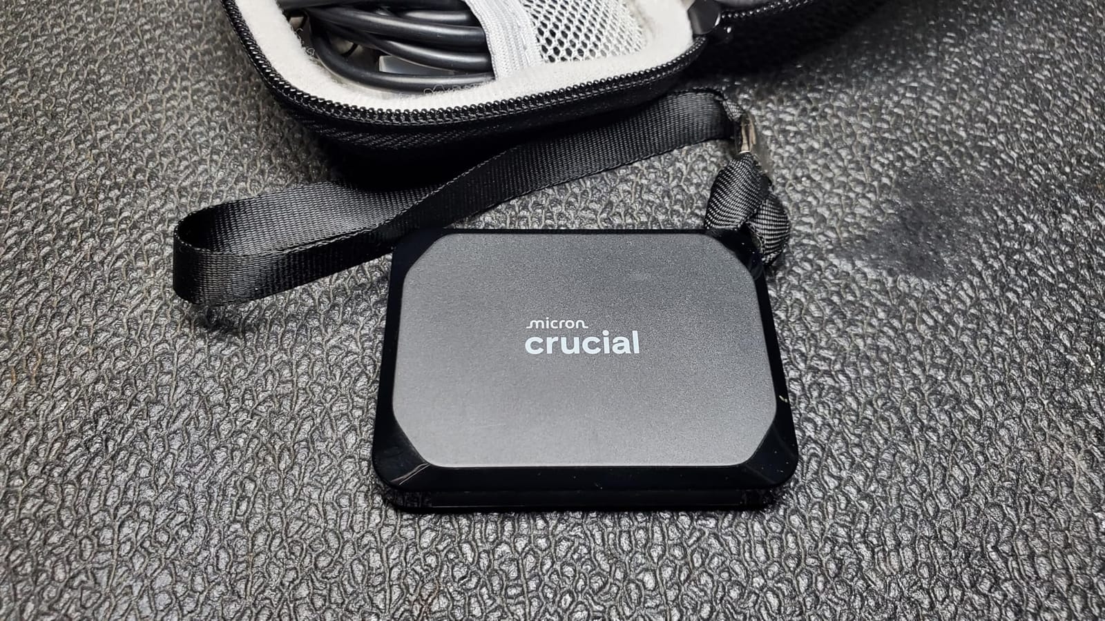 Crucial X10 Pro 2TB Portable SSD, Up to 2100MB/s Read, 2000MB/s Write, USB 3.2 USB-C, External Solid State Drive, Durable Storage for PC & Mac, for Professional Creators, Black - CT2000X10PROSSD902 customer photo 1