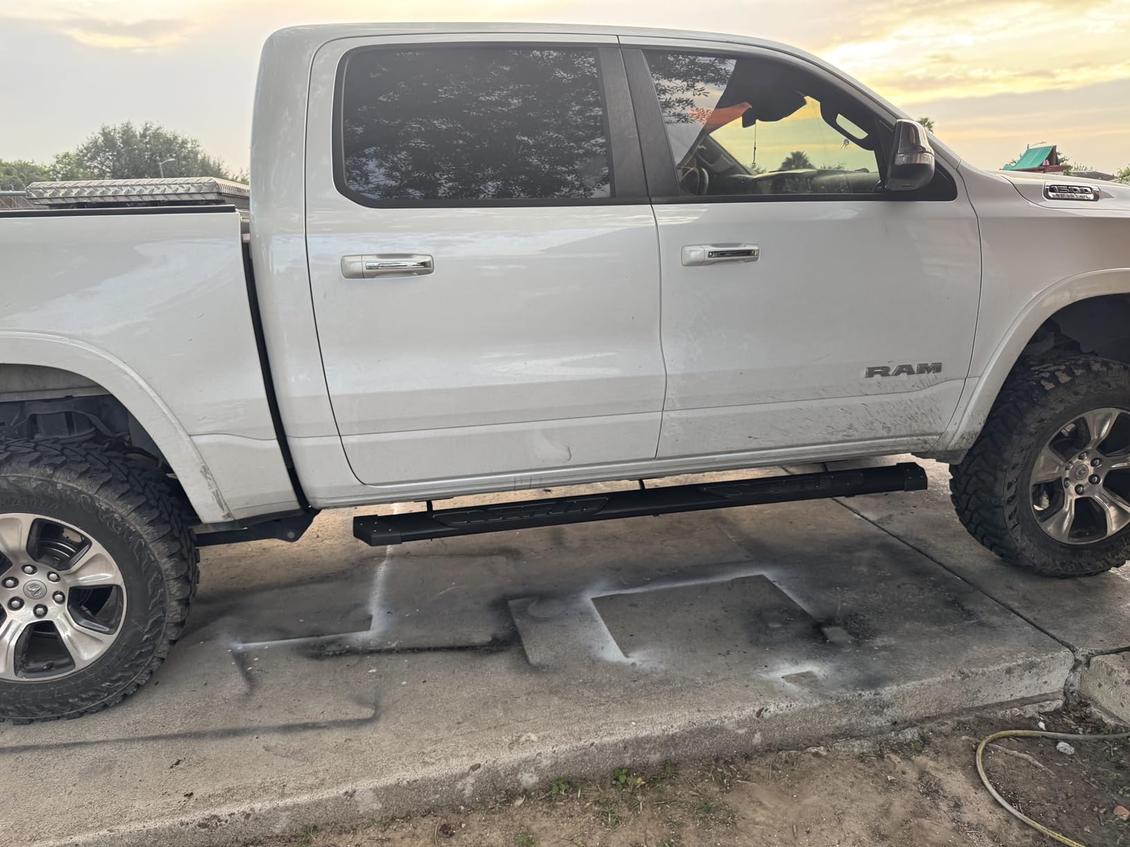 COMNOVA Aluminum Running Boards for 2024-2026 Toyota Tacoma Double/Crew Cab customer photo 1