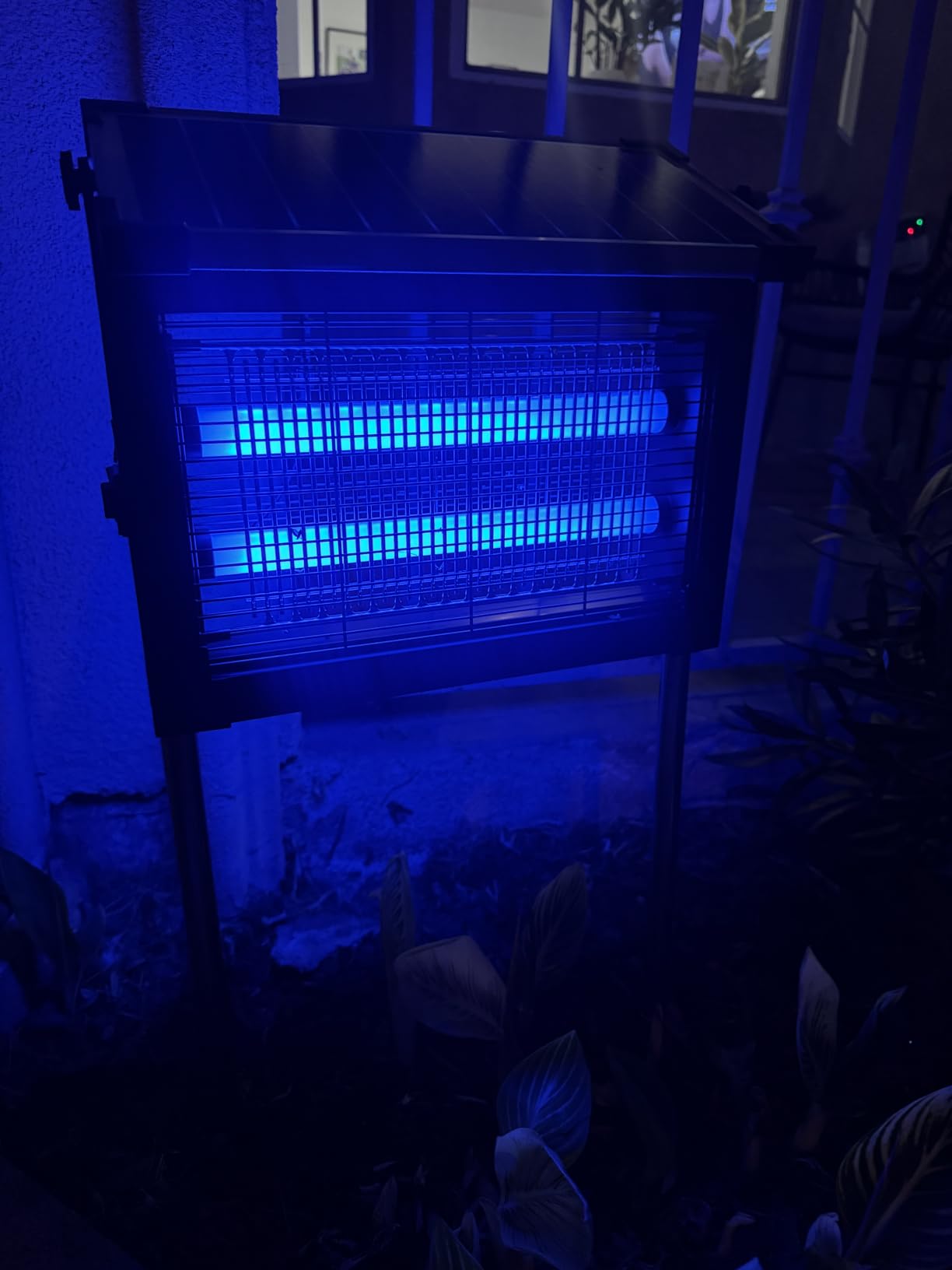Solar Bug Zapper 4500V, Waterproof Mosquito Zapper Fly Traps Outdoor Patio customer photo 1
