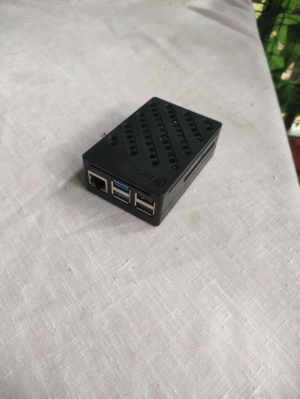 RasTech Raspberry Pi 5 8GB Kit 64GB Edition with Active Cooler,27W GaN 5.1V5A USB-C Power Supply,Pi5 8GB Board,64GB Card Readers Kit,Pi 5 Case,Dual 4K Micro HD Out Cables and User Manual customer photo 1
