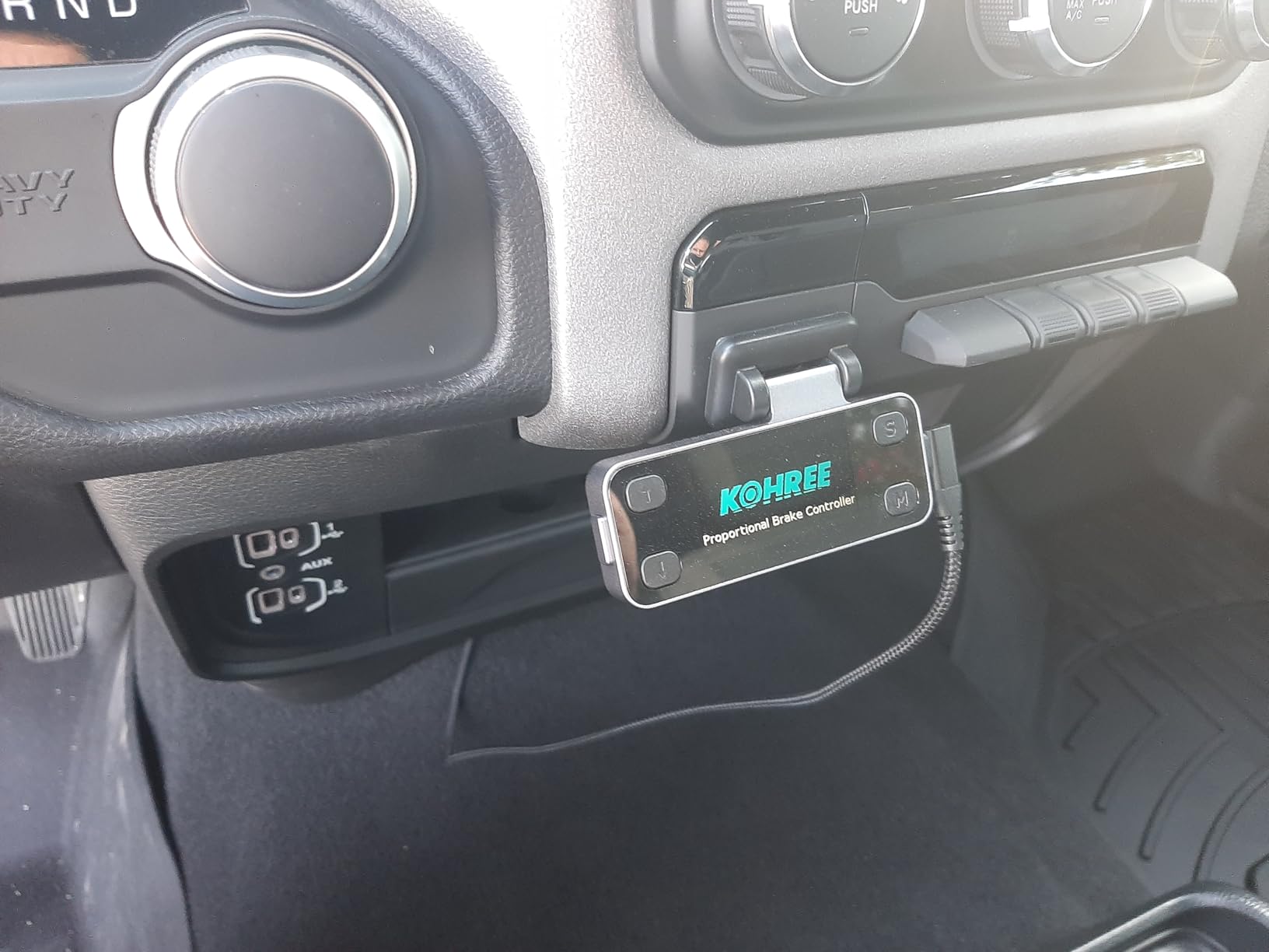 Kohree Upgraded Trailer Brake Controller Kit, Split Design, LCD Screen, Smart Chip, Proportional Braking, Electric Brake Controller for Trailers with 1-4 Axles customer photo 2