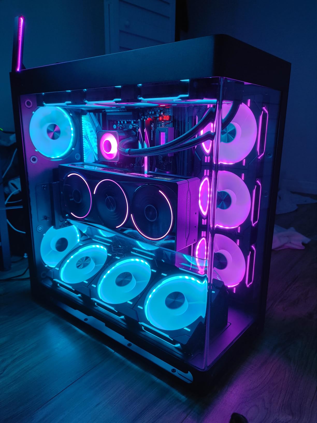 LIAN LI Edge Gold 1200W ATX 3.1 PSU, 80 Plus Gold, Black (EG1200G.BH) customer photo 2