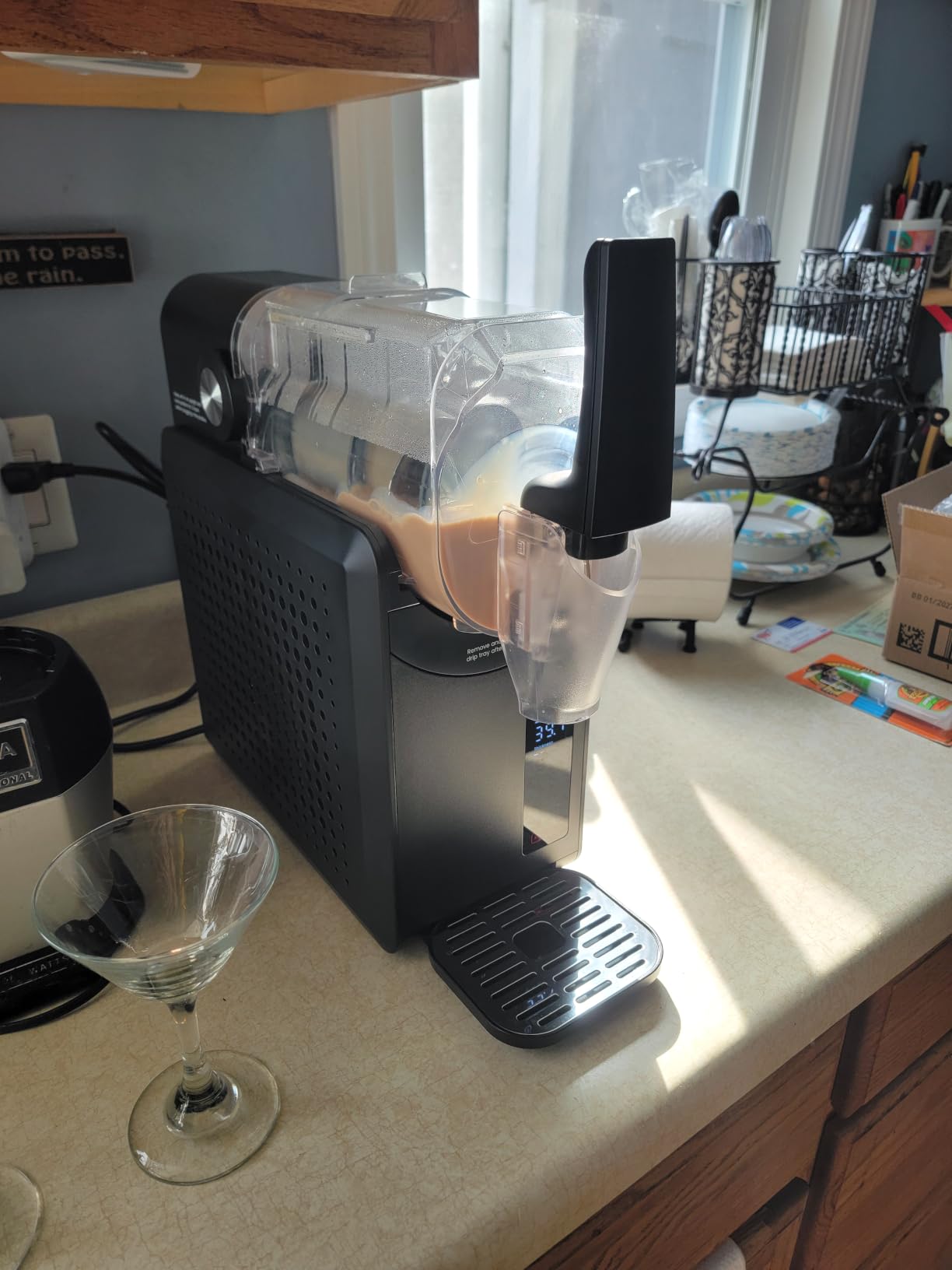 Iceman by Chefman Slush-Ease 68oz Slushie Machine, 48oz Liquid Capacity Frozen Drink Maker & Slushy Machine with 5 Presets and LED Display, Perfect for Frozen Margaritas, Frappes, Smoothies & Shakes customer photo 2