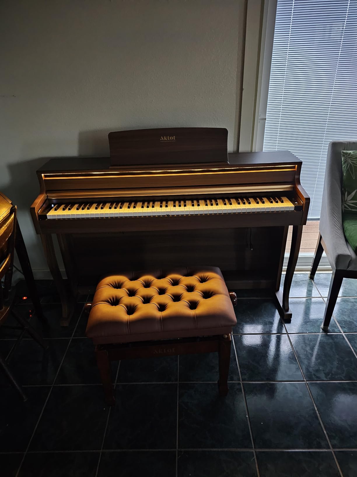 AKLOT Weighted Upright Digital Piano: 88-Key Graded Hammer Action, Ambient Lighting & Sliding Piano Lid, 4 Classic Pianos Tones, Triple Pedal, Dual 25W Stereo Speakers, Headphones & Lesson Book customer photo 2