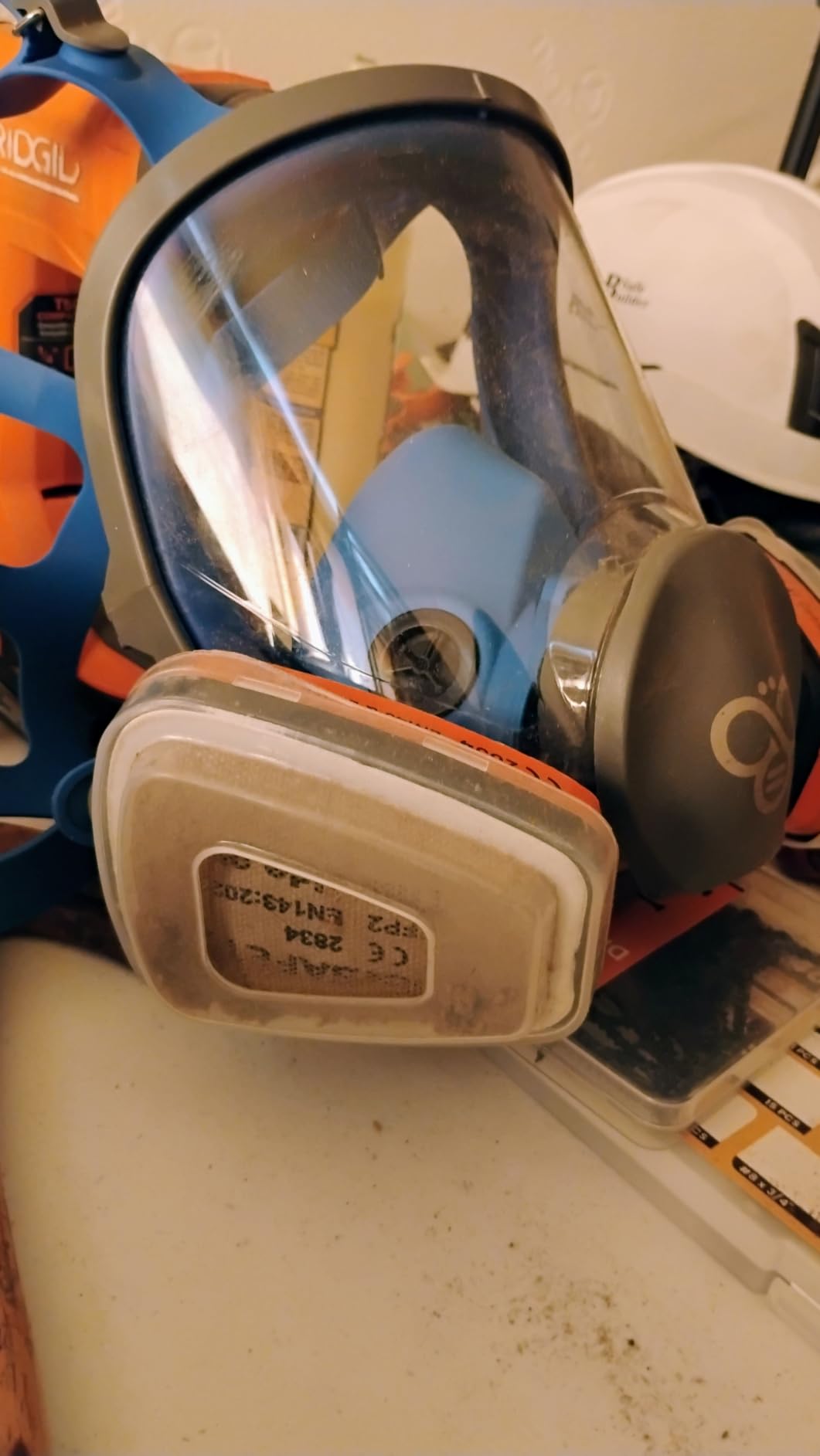 Full Face Respirator Mask with 2 A1 Organic Vapor Filters & 8 P2 Dust Filters, RF-610 Reusable Respirator for Dust,Gas,Painting, Resin, Chemical,Sanding, Renovation customer photo 2