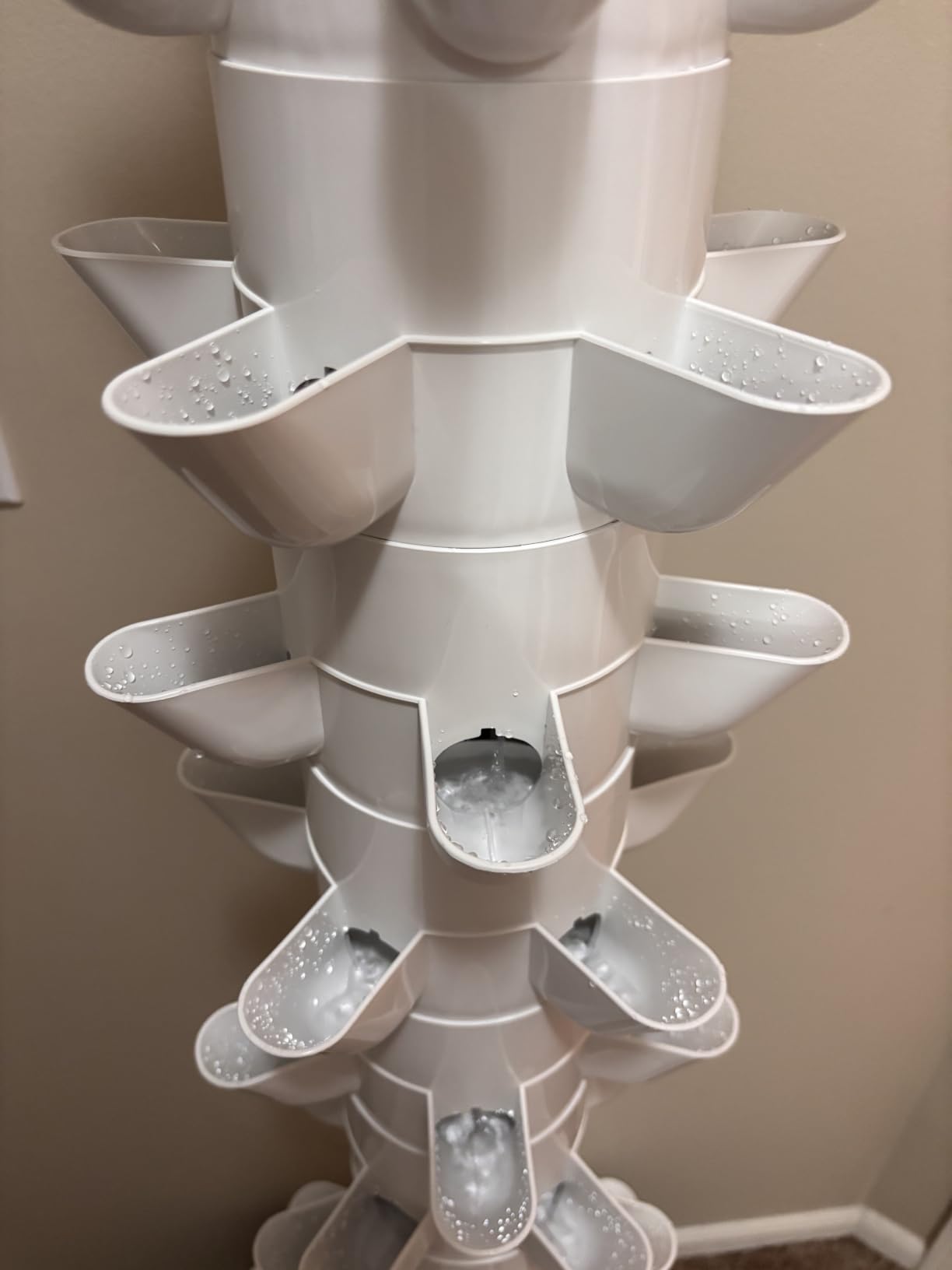 Hydroponic Tower, 14-Layer Hydroponics Growing System Kit with 70 Slots, Vertical Garden System with 20L Water Tank and Pump for Indoor Outdoor Home, Balcony & Patio customer photo 1
