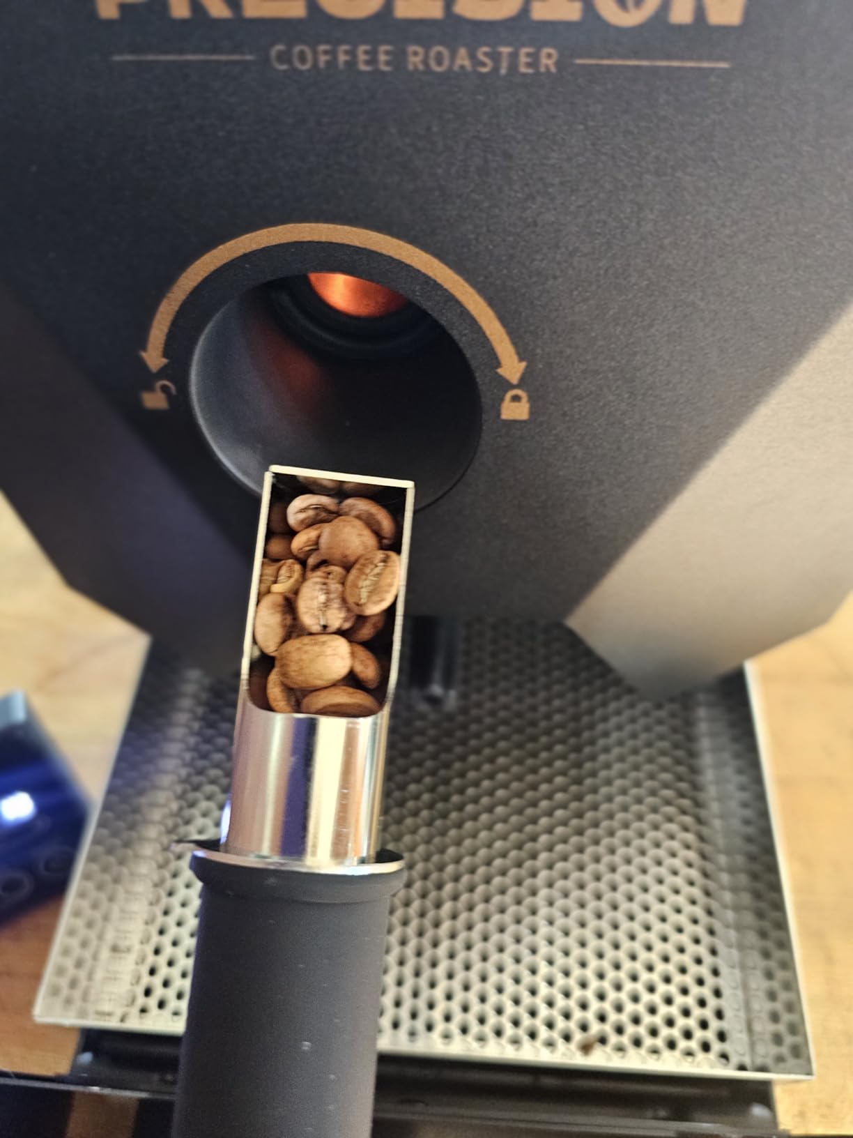 1kg Commercial Electric Coffee Roaster Machine,2lb Capacity 240V 2000W with Artisan Software & LCD Screen, Stainless Steel Hot Air Drum Roaster for Home, Shop, or Small Business, NEMA 6-15 Plug customer photo 2