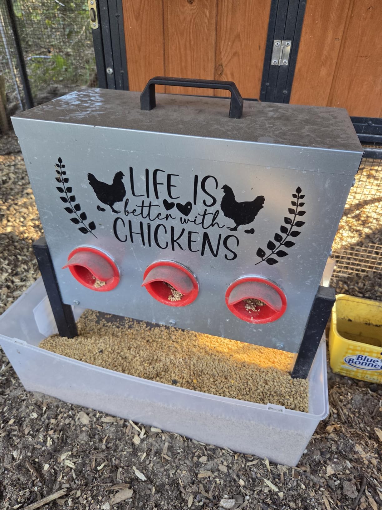 Tgeyd 30 lb Large Capacity Automatic Chicken Feed Box with 6 Upgraded House-Shaped Flow Ports, Heavy-Duty Outdoor Metal Feeder with Adjustable Height & Locking Lid customer photo 1