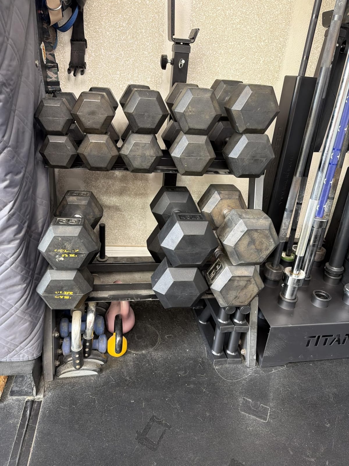 Amazon Basics Rubber Hex Dumbbell Hand Weight customer photo 2