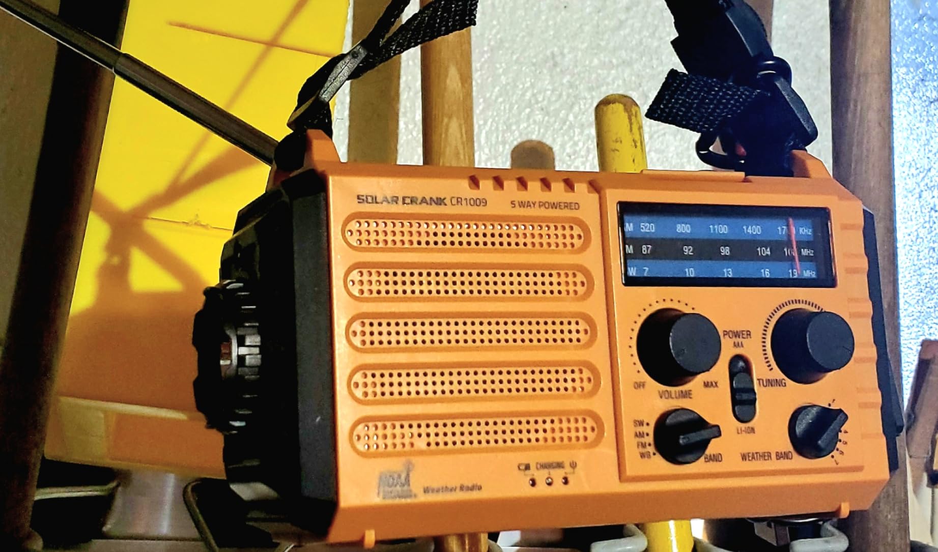 Emergency Weather Radio, Portable Solar Hand Crank Radio with NOAA/AM/FM/SW customer photo 1