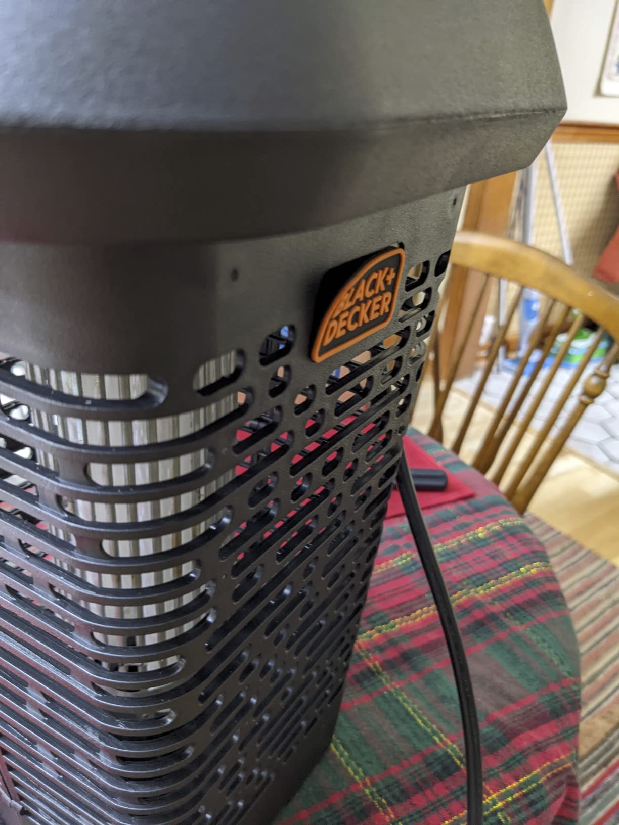 BLACK+DECKER Bug Zapper, Electric UV Insect Catcher & Killer for Flies, Mosquitoes, Gnats & Other Small to Large Flying Pests, 1 Acre Outdoor Coverage for Home, Deck, Garden, Patio, Camping & More customer photo 2